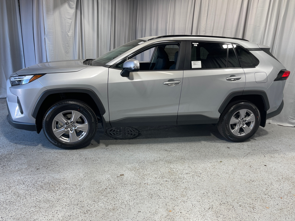 2024 Toyota RAV4 XLE 3