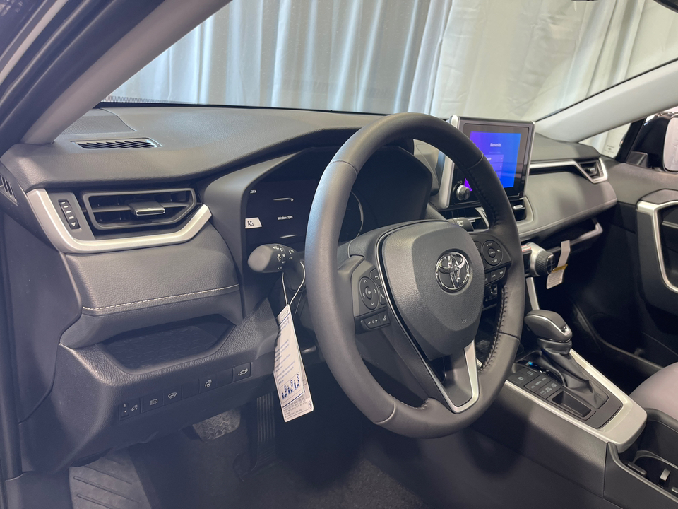 2024 Toyota RAV4 XLE Premium 17