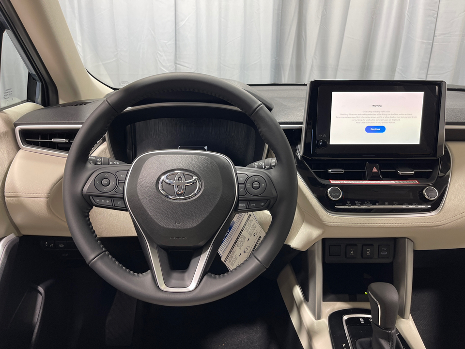 2024 Toyota Corolla Cross XLE 8