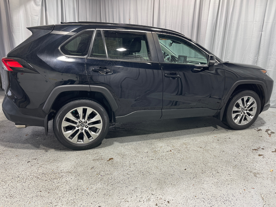 2021 Toyota RAV4 XLE Premium 3