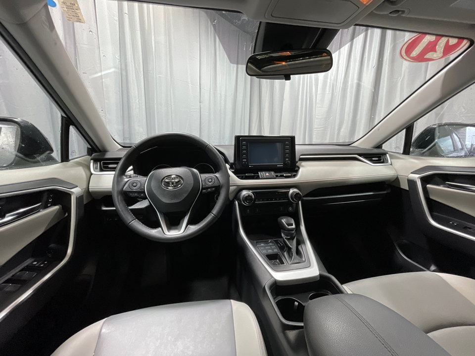 2021 Toyota RAV4 XLE Premium 10