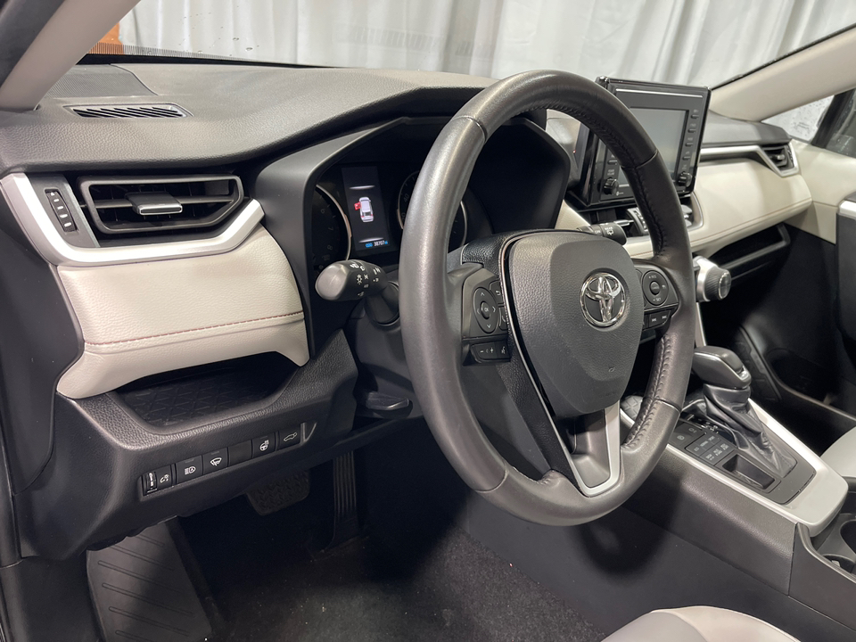 2021 Toyota RAV4 XLE Premium 17