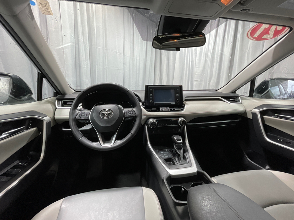 2021 Toyota RAV4 XLE Premium 22