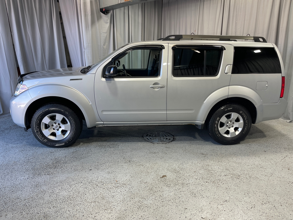 2011 Nissan Pathfinder S 3