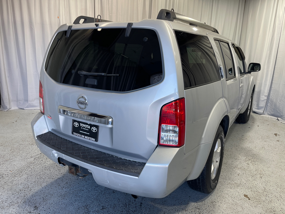 2011 Nissan Pathfinder S 9