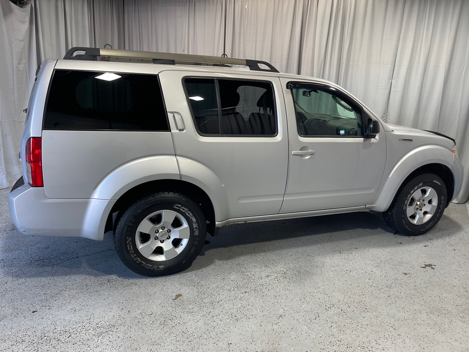 2011 Nissan Pathfinder S 11