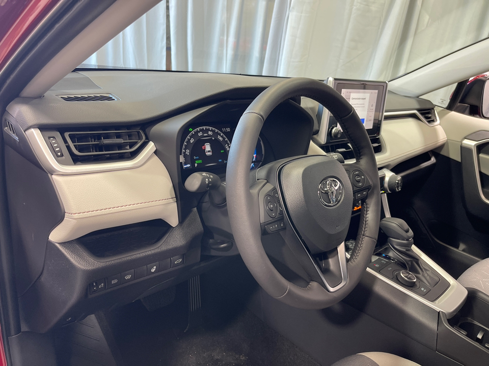 2024 Toyota RAV4 Hybrid XLE 16