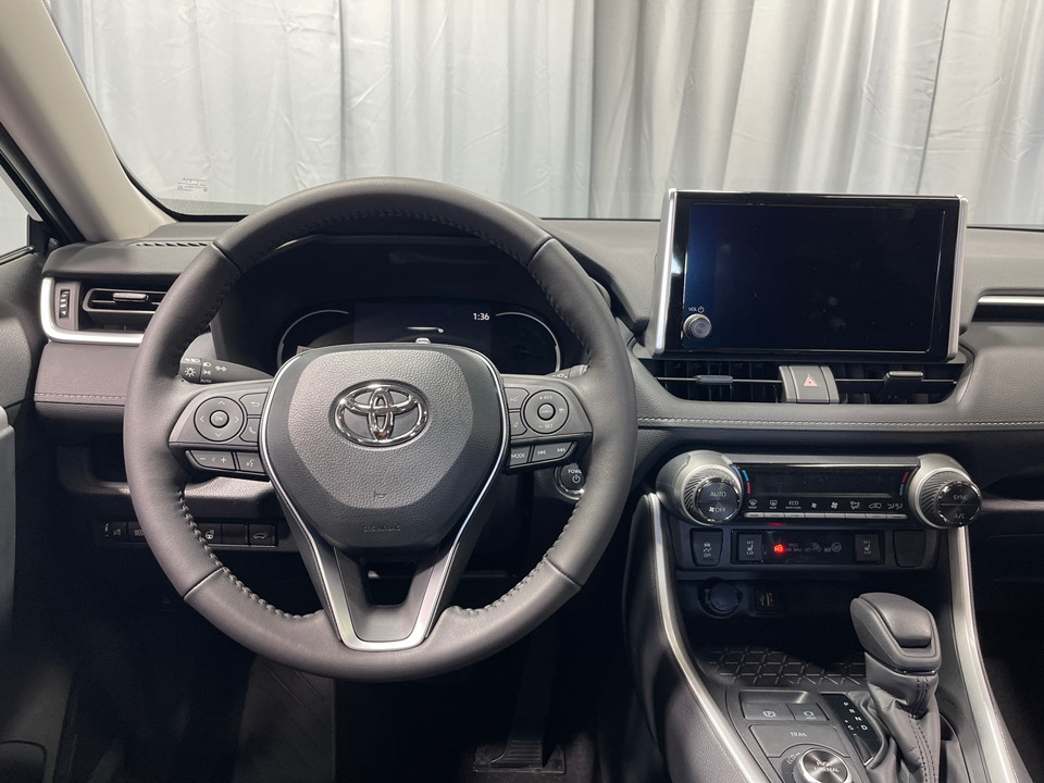 2024 Toyota RAV4 Hybrid XLE 8