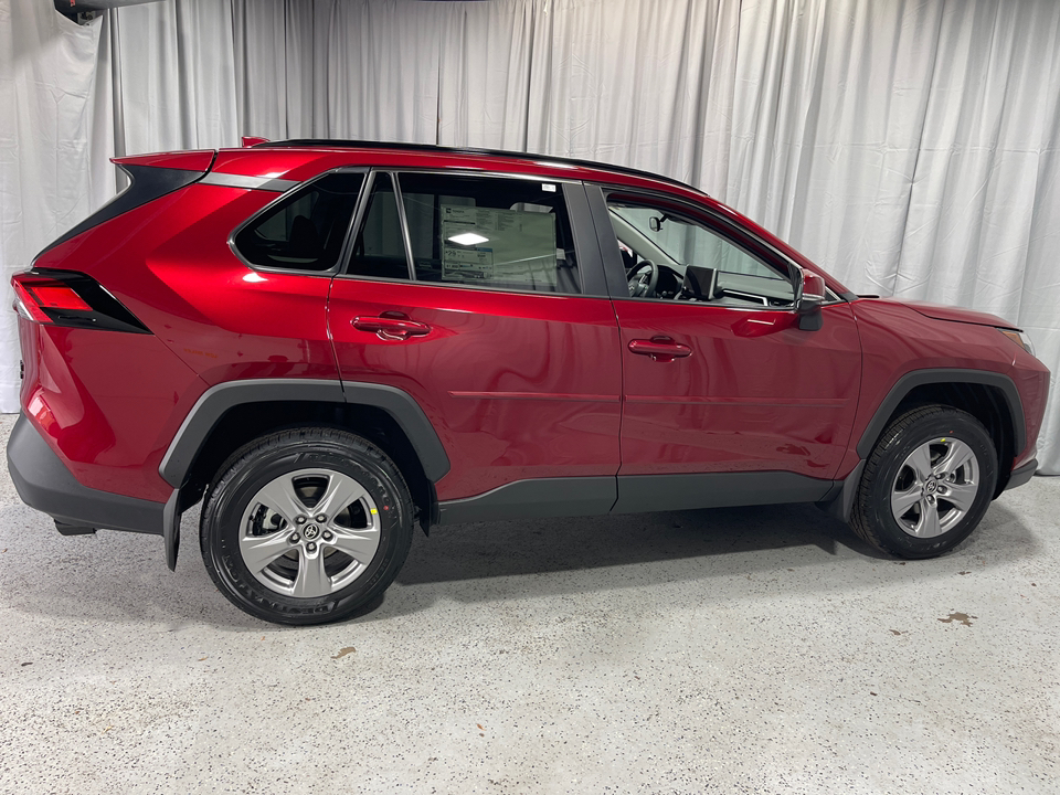 2025 Toyota RAV4 XLE 12