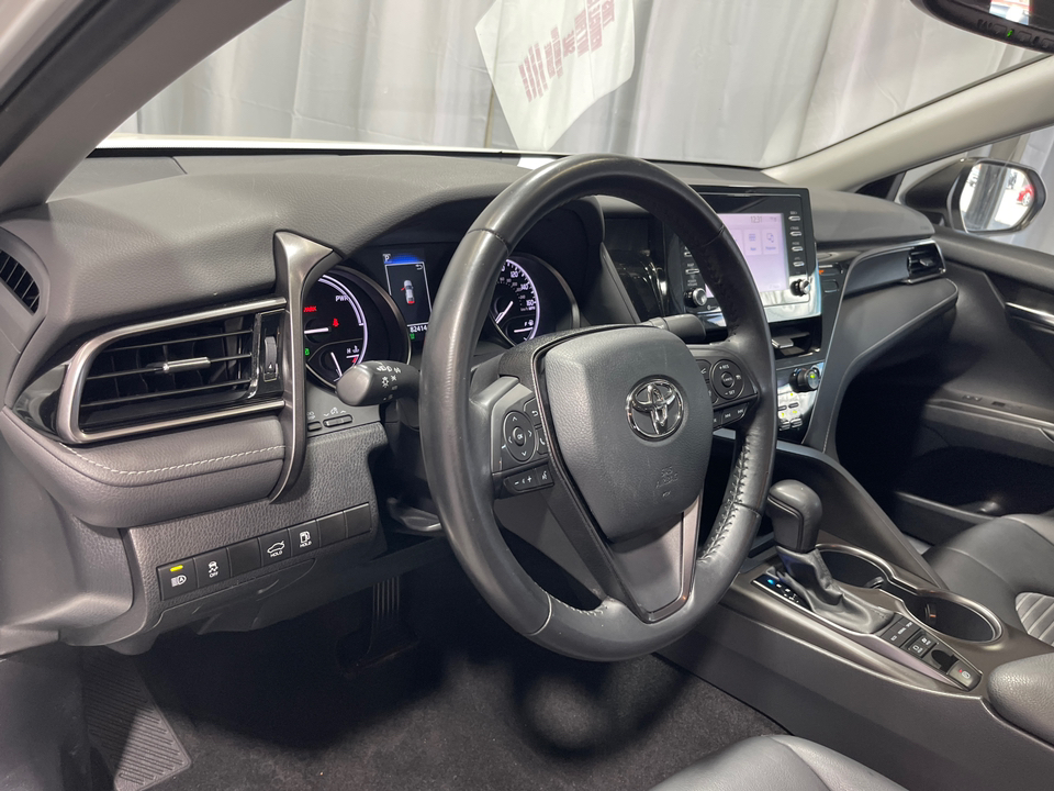 2022 Toyota Camry Hybrid SE 2