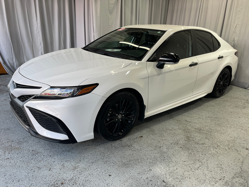 2022 Toyota Camry Hybrid SE 3