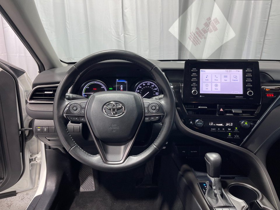 2022 Toyota Camry Hybrid SE 8