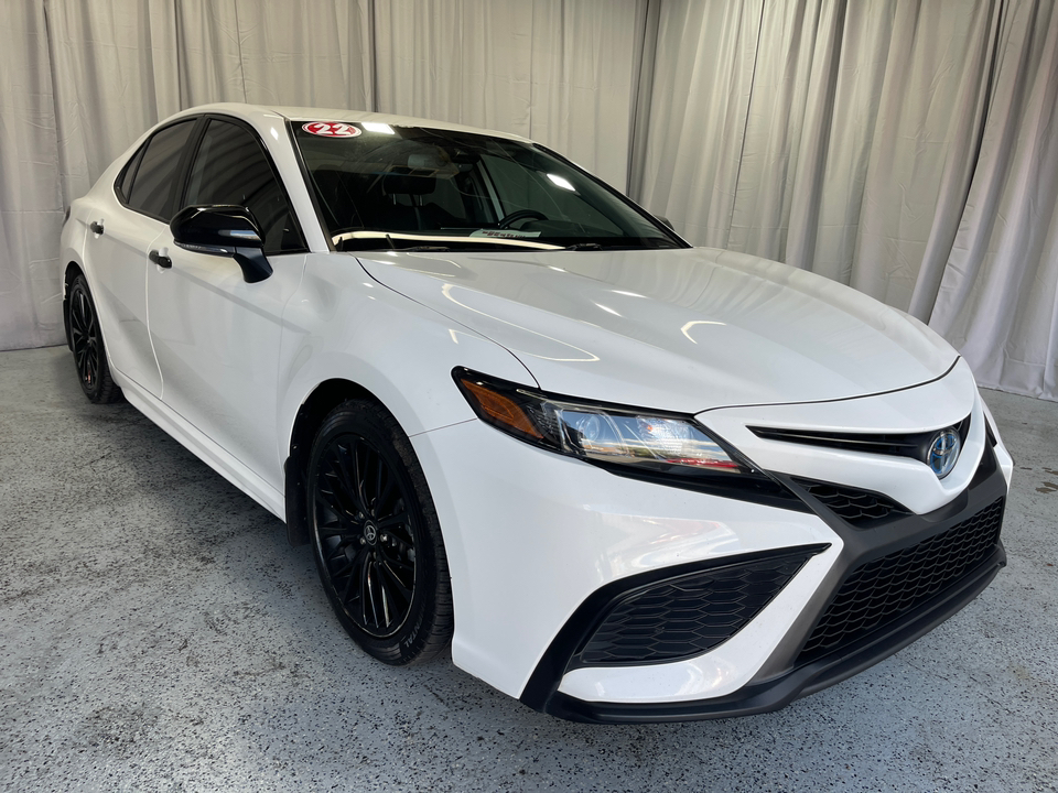 2022 Toyota Camry Hybrid SE 13