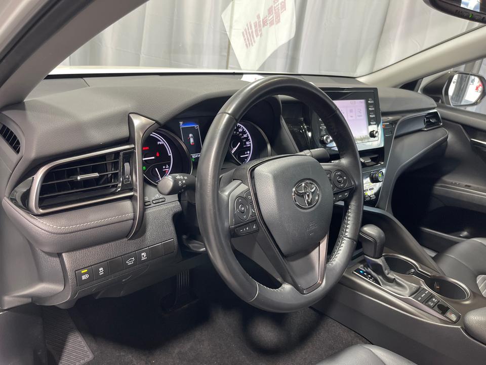 2022 Toyota Camry Hybrid SE 16