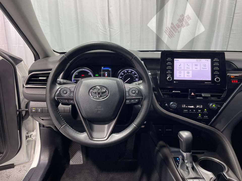 2022 Toyota Camry Hybrid SE 20