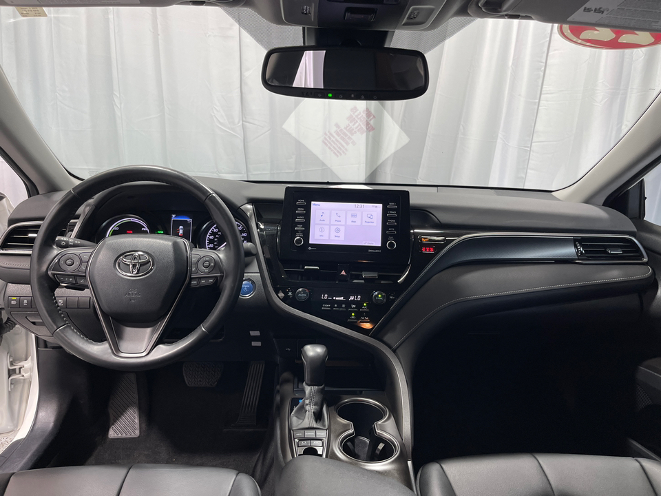 2022 Toyota Camry Hybrid SE 21