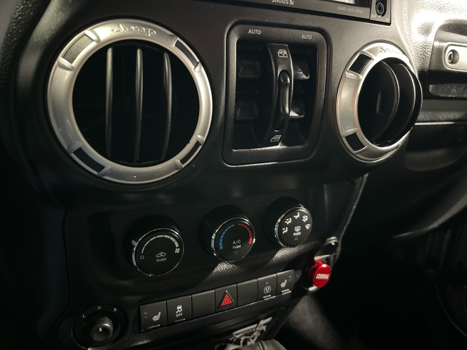 2015 Jeep Wrangler Unlimited Freedom Edition 22