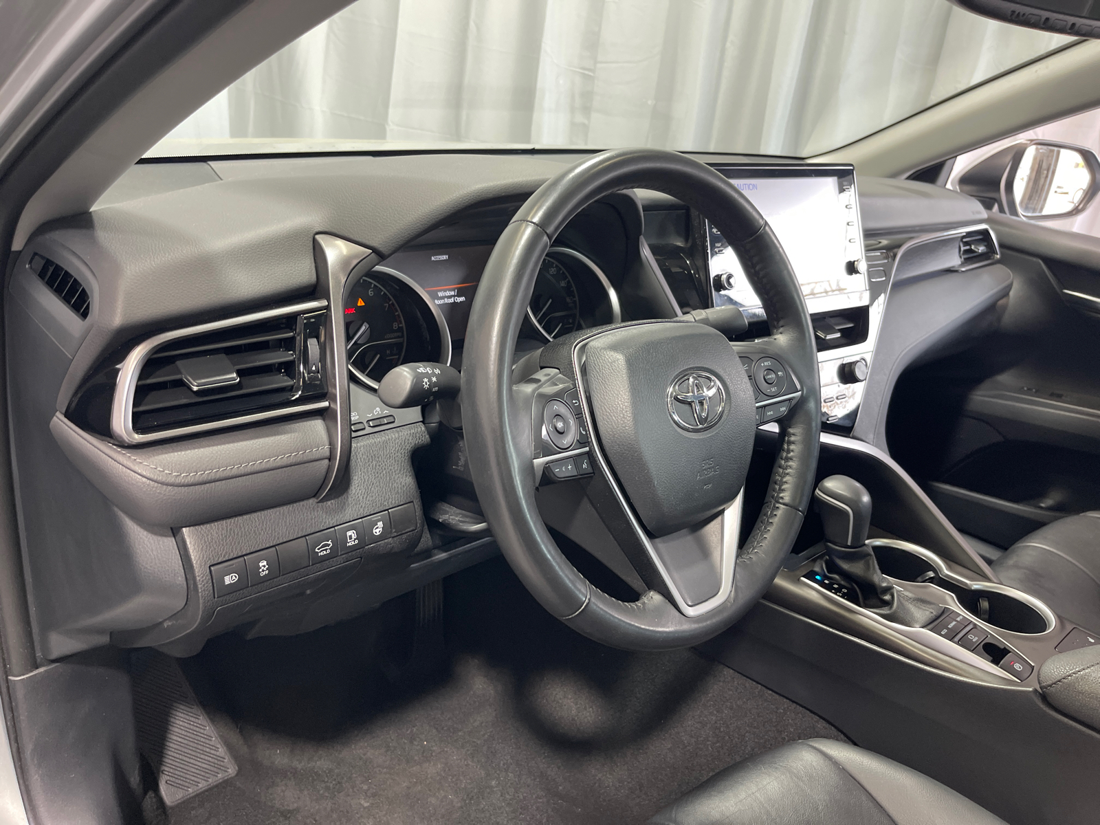 2023 Toyota Camry XLE 2