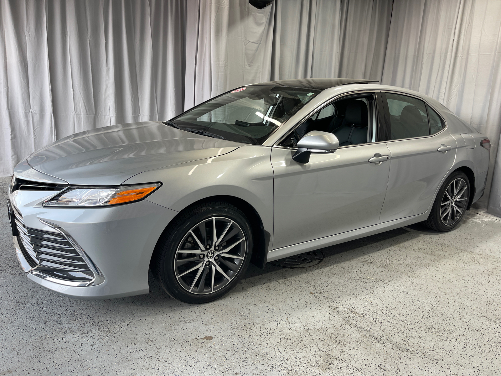 2023 Toyota Camry XLE 3