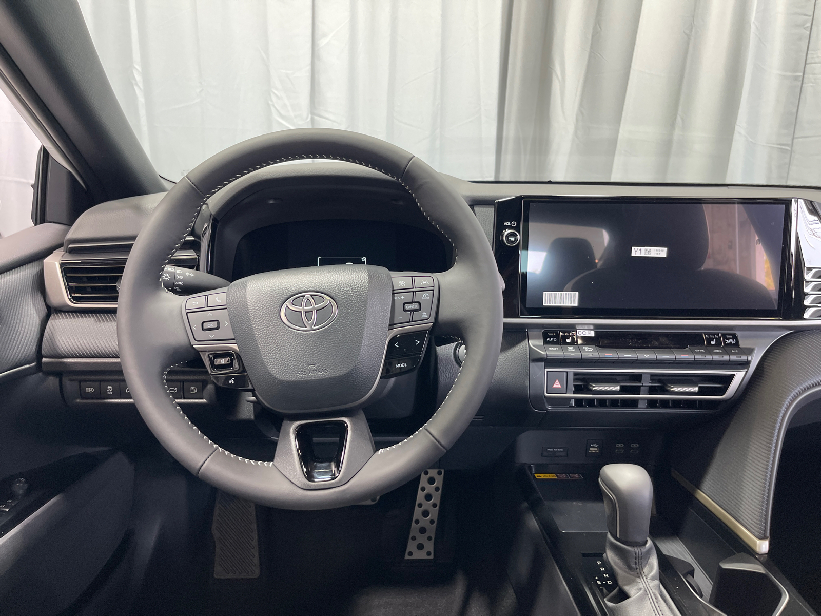 2025 Toyota Camry SE 8