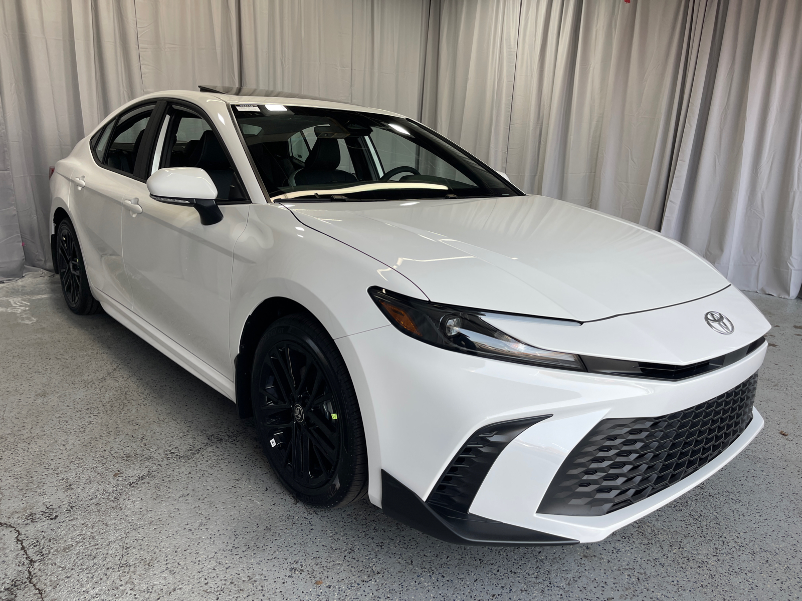 2025 Toyota Camry SE 13