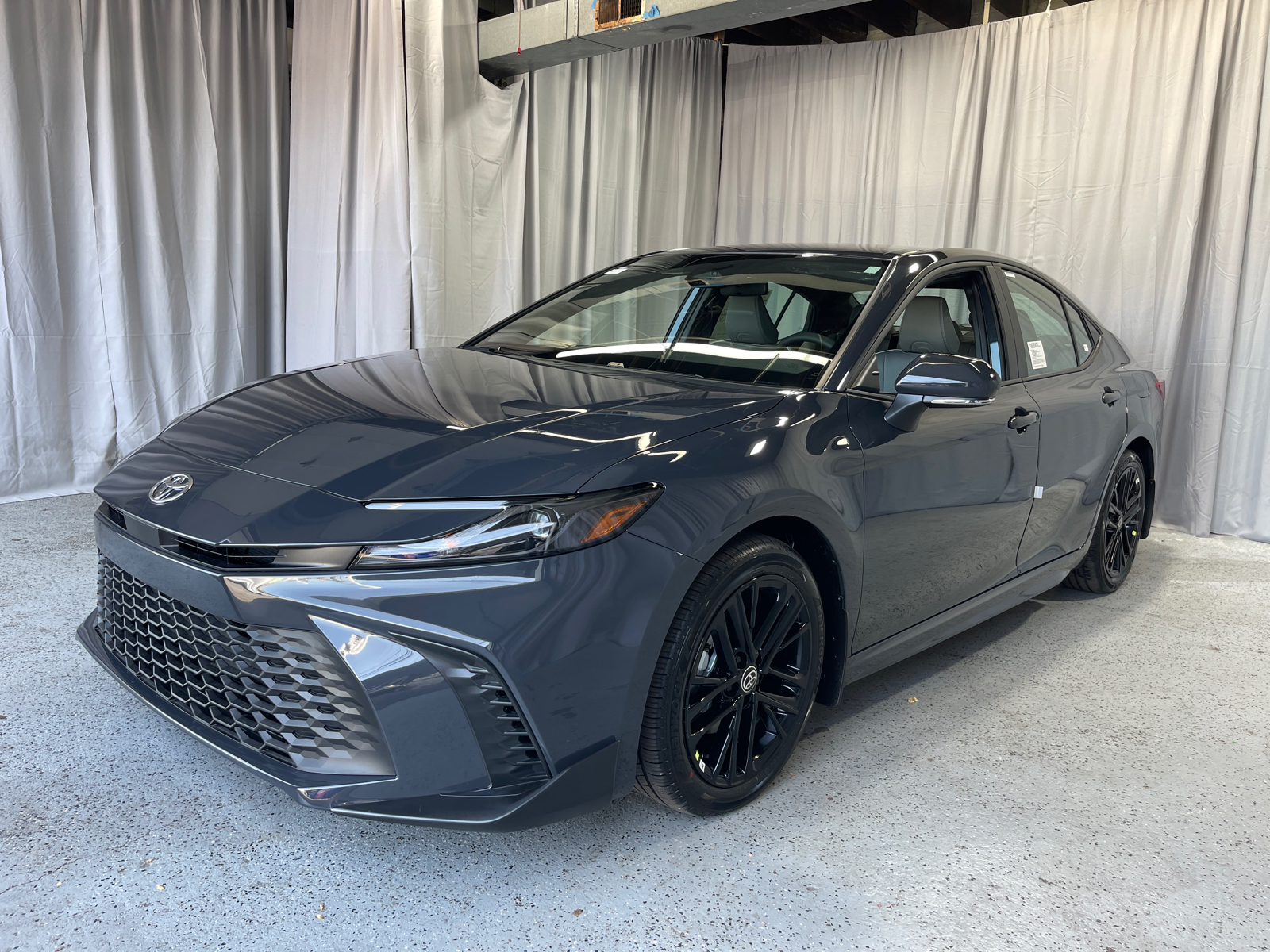 2025 Toyota Camry SE 1