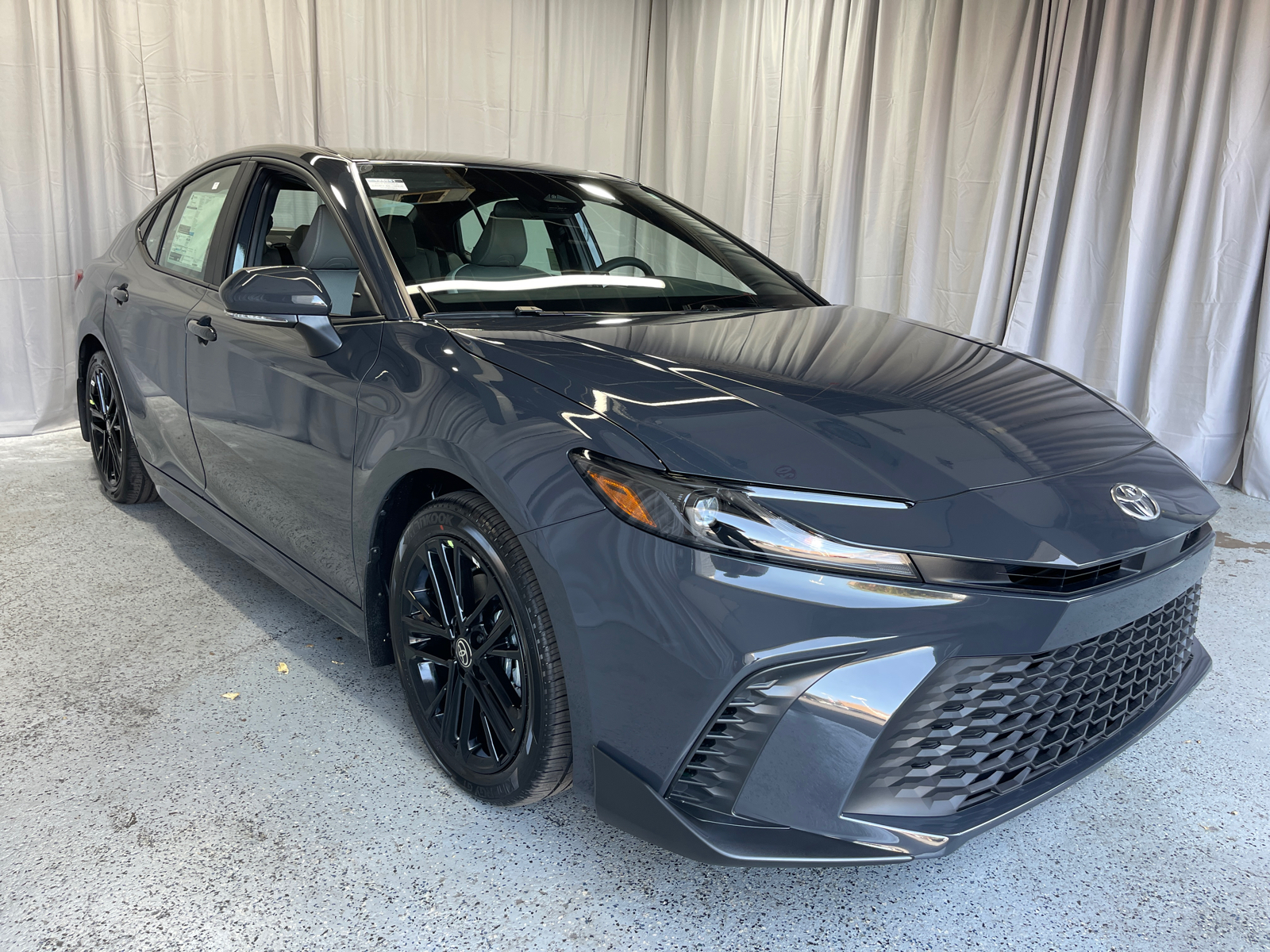 2025 Toyota Camry SE 14