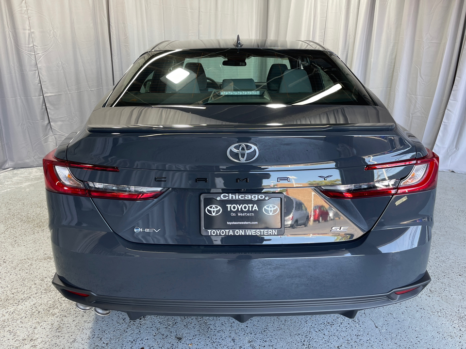 2025 Toyota Camry SE 38