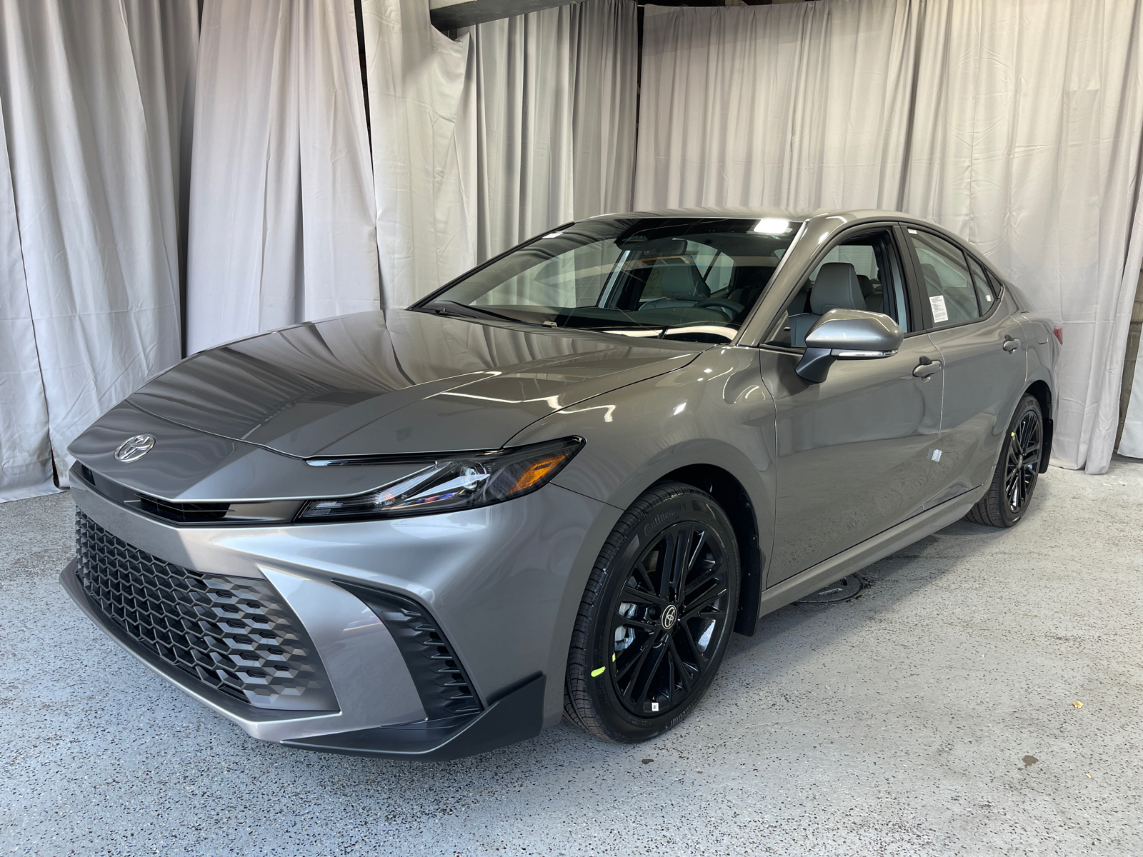 2025 Toyota Camry SE 1