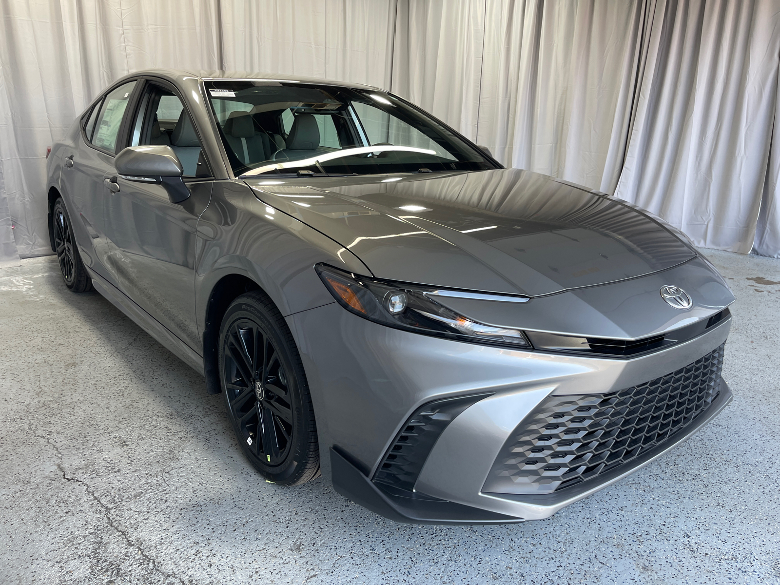 2025 Toyota Camry SE 13