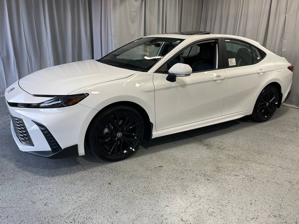 2025 Toyota Camry SE 3