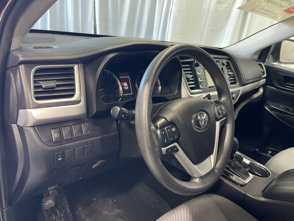 2019 Toyota Highlander LE 2