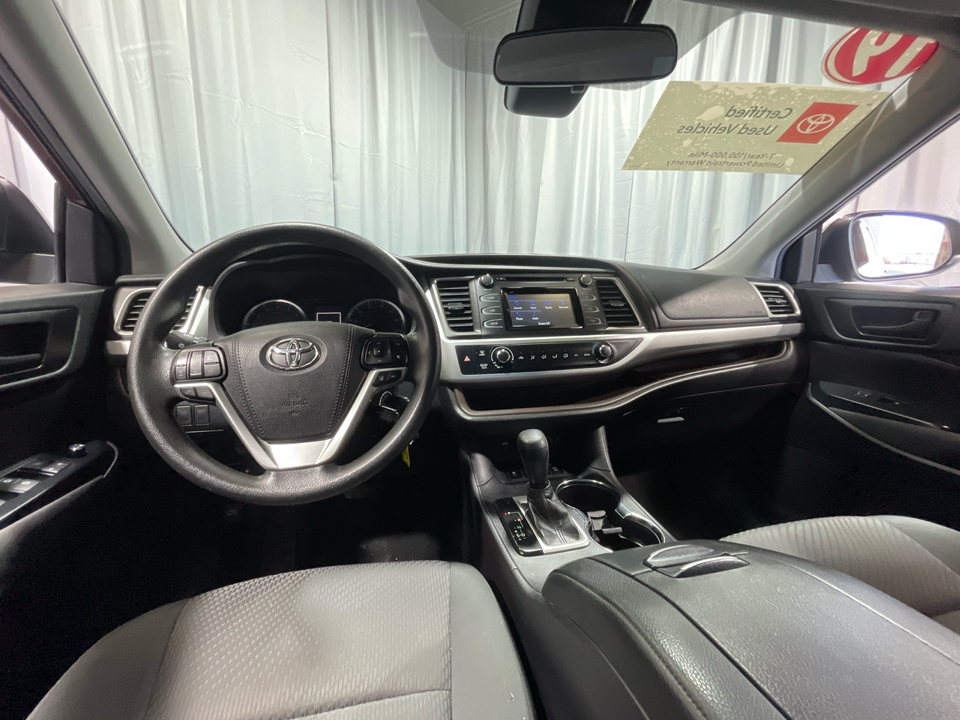 2019 Toyota Highlander LE 10