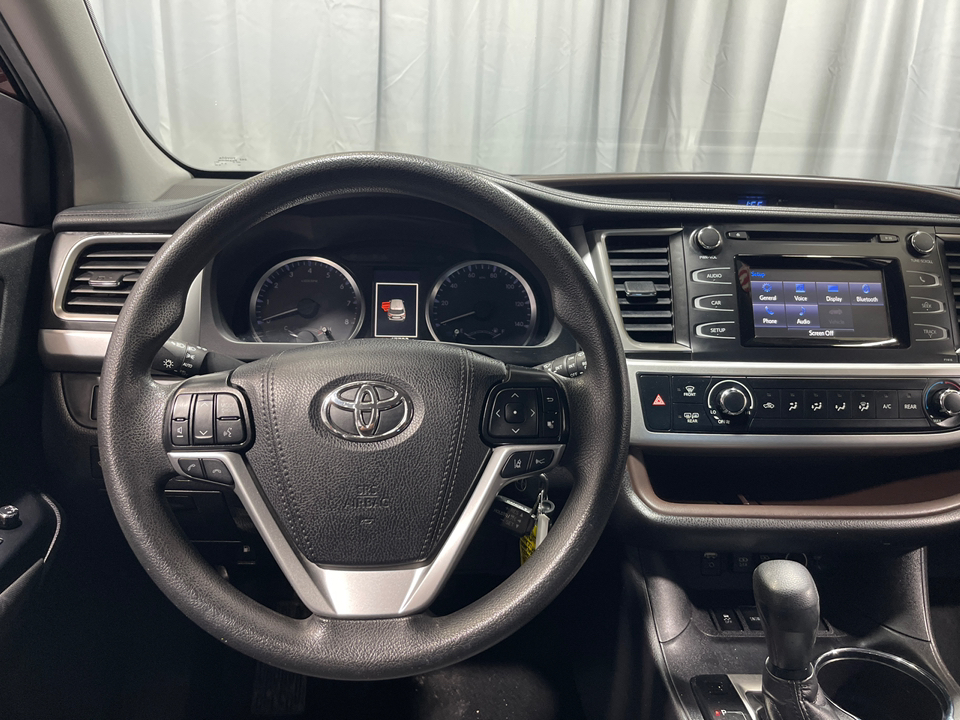 2019 Toyota Highlander LE 21