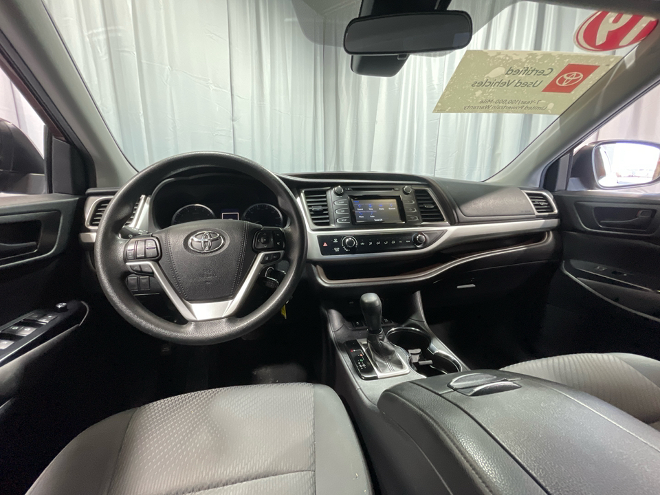 2019 Toyota Highlander LE 22