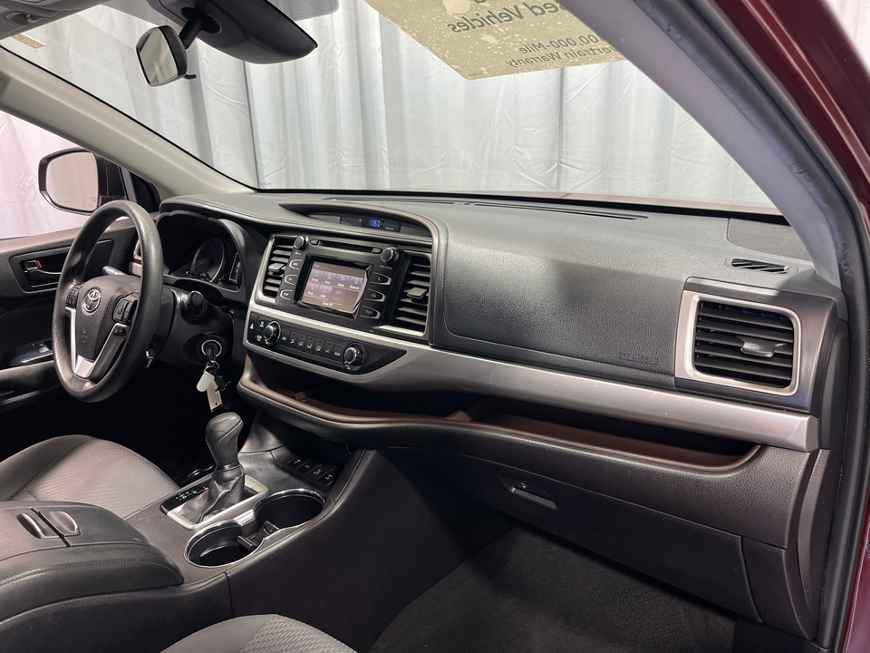 2019 Toyota Highlander LE 23