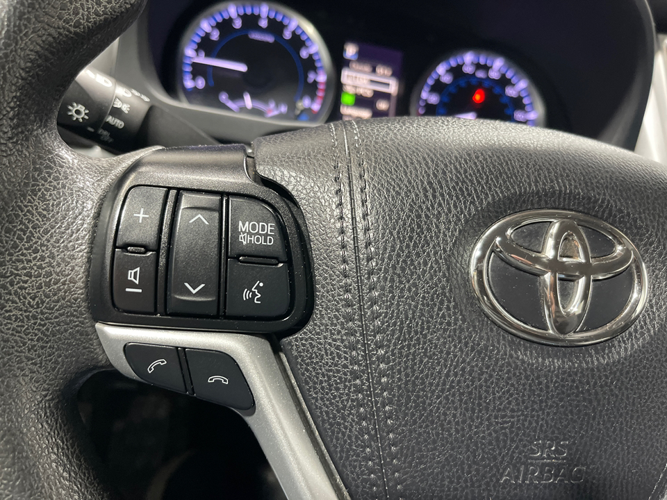 2019 Toyota Highlander LE 27