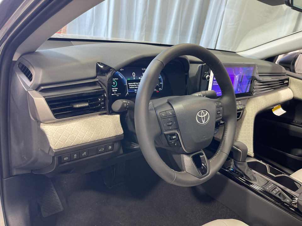 2025 Toyota Camry XLE 2