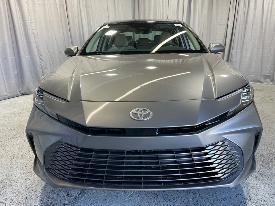 2025 Toyota Camry XLE 15