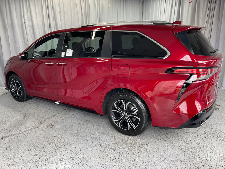 2025 Toyota Sienna Platinum 3