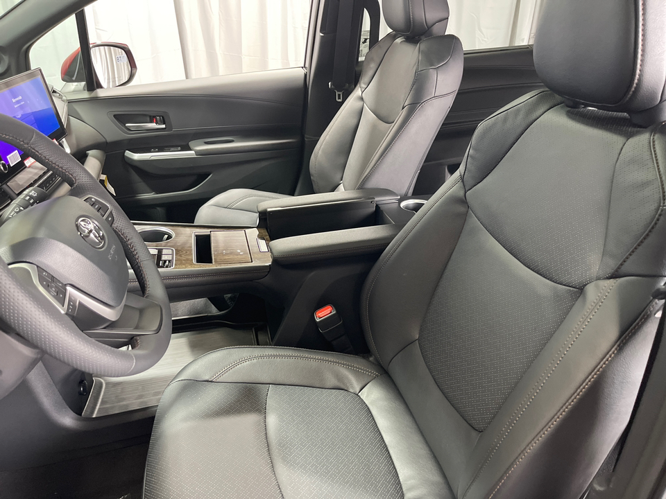 2025 Toyota Sienna Platinum 4