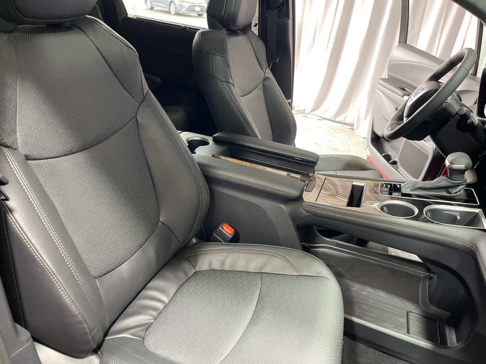 2025 Toyota Sienna Platinum 17