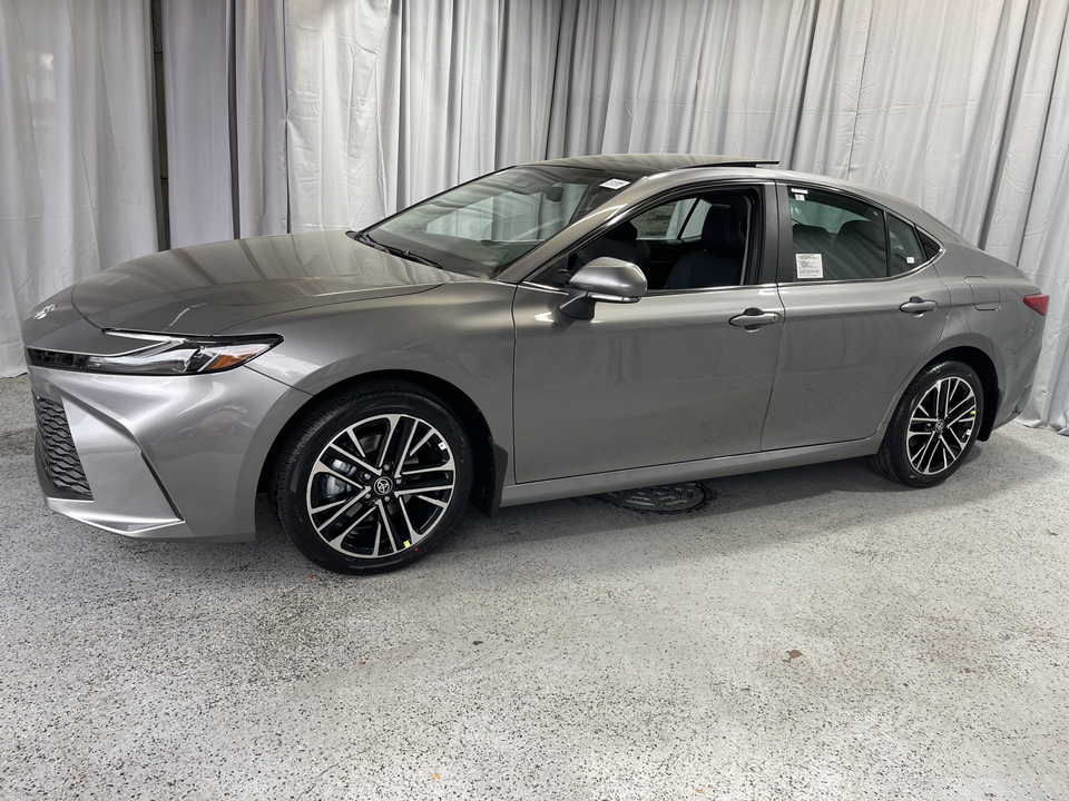 2025 Toyota Camry XLE 3