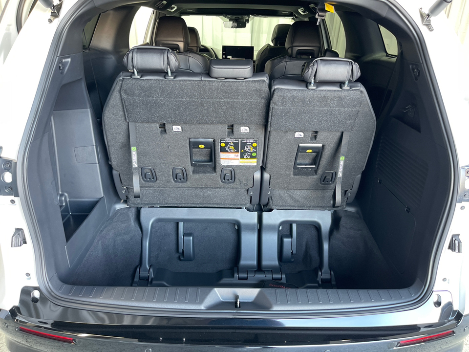 2025 Toyota Sienna Platinum 39