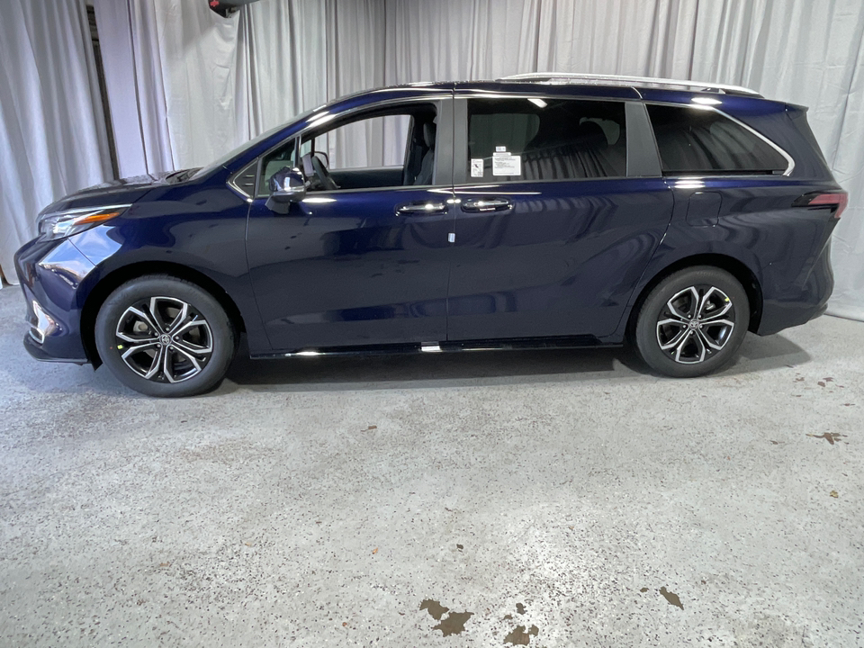 2025 Toyota Sienna Platinum 3