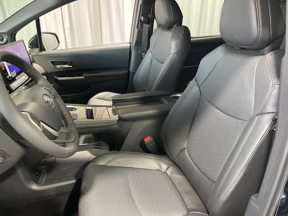 2025 Toyota Sienna Platinum 4