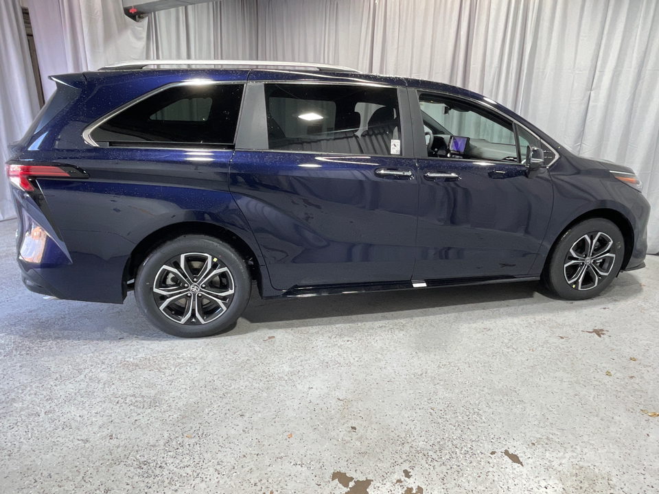 2025 Toyota Sienna Platinum 45