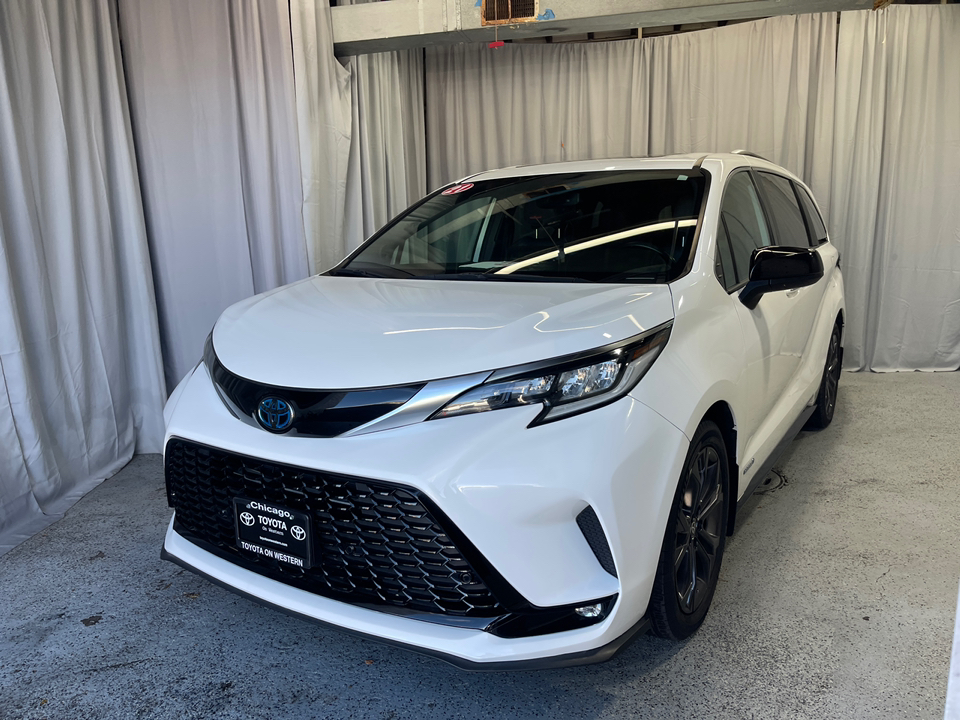 2021 Toyota Sienna XSE 1