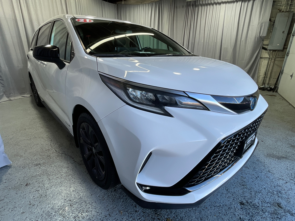 2021 Toyota Sienna XSE 13