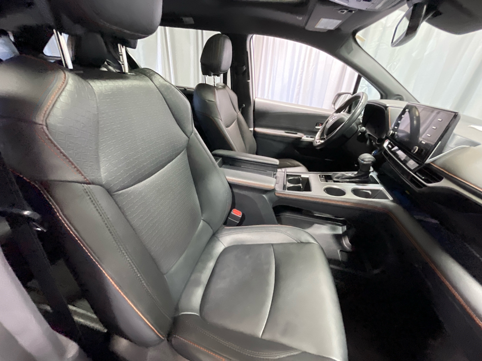 2021 Toyota Sienna XSE 14